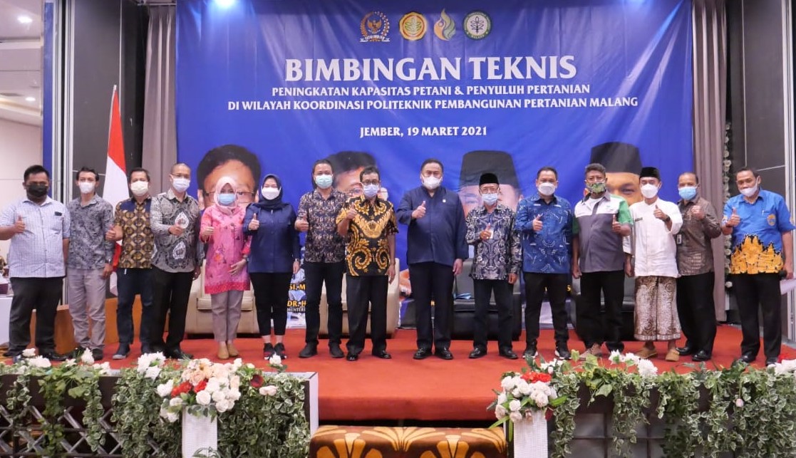Gobel: Izinkan Saya Membungkukkan Badan kepada Petani